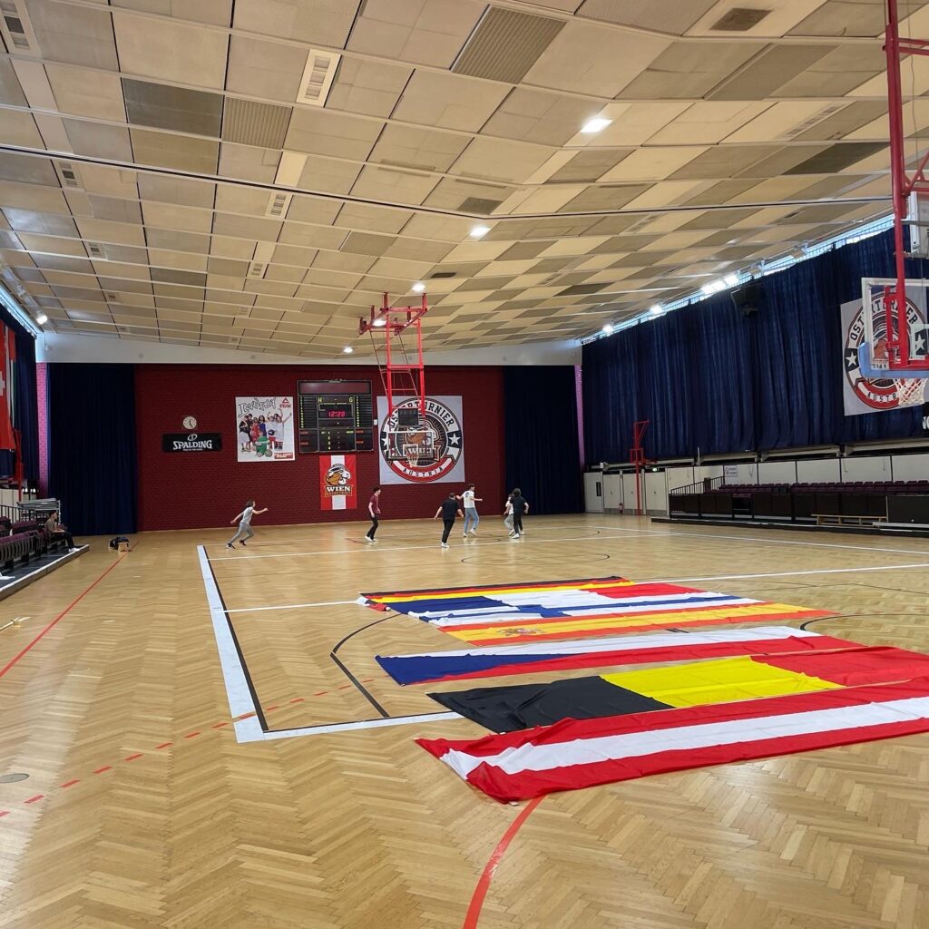 Spielhalle-und-Warm-Up